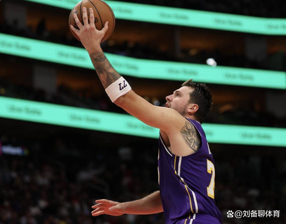 开云APP-浓眉哥与80激战C9分钟赛前山东泰山扳平良机，网友：东契奇与30激战老鹰分钟